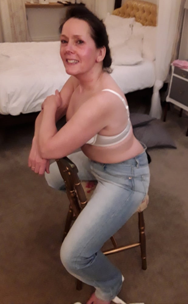 Die Frau in ihrer Levi's Sexiest Jeans.
 #97946721