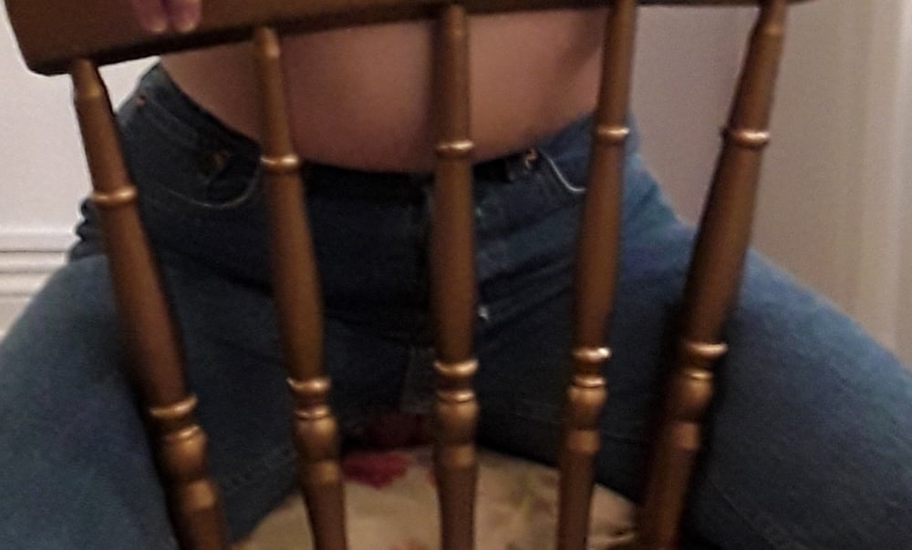 Die Frau in ihrer Levi's Sexiest Jeans.
 #97946781