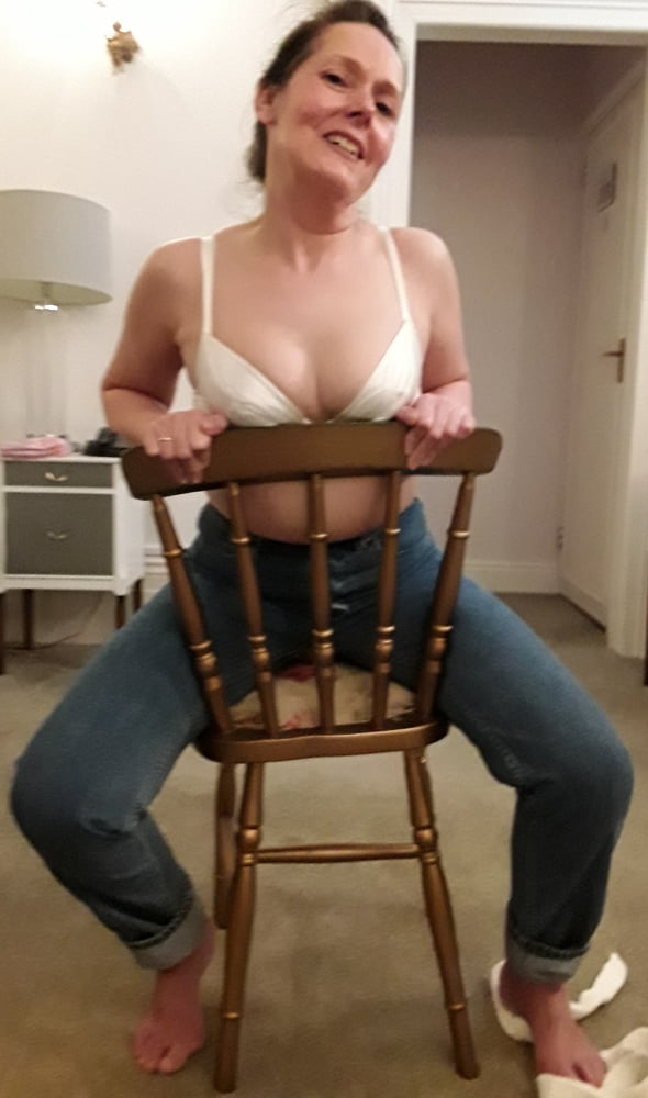 Die Frau in ihrer Levi's Sexiest Jeans.
 #97946787