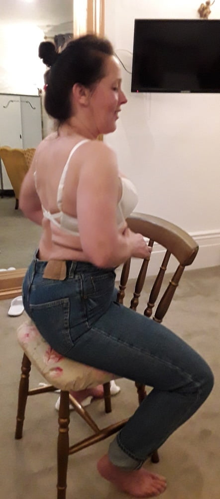 Die Frau in ihrer Levi's Sexiest Jeans.
 #97946795