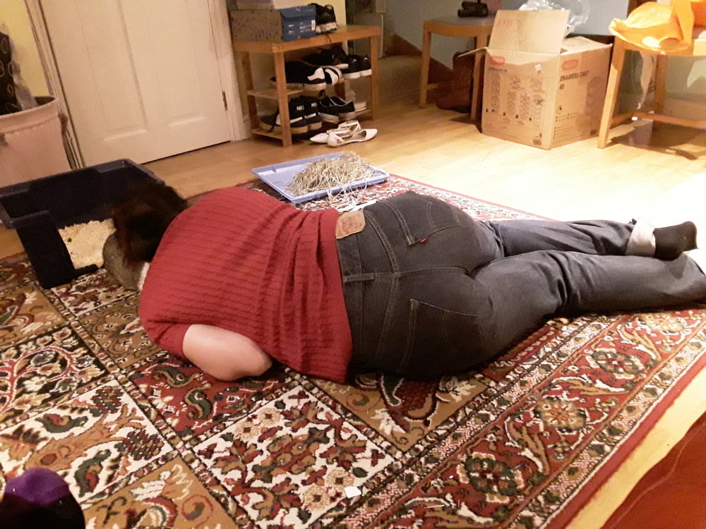 Die Frau in ihrer Levi's Sexiest Jeans.
 #97946895