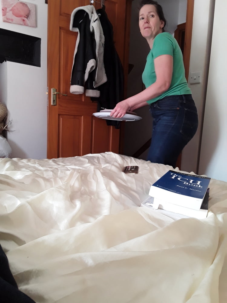 Die Frau in ihrer Levi's Sexiest Jeans.
 #97946936