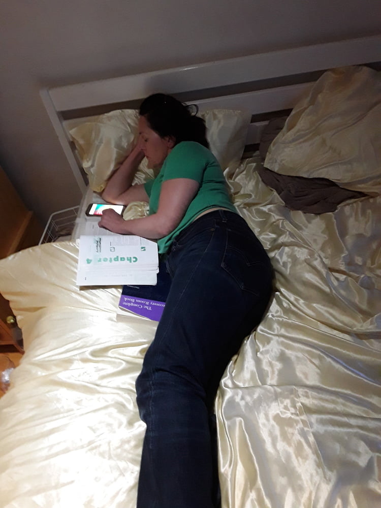 Die Frau in ihrer Levi's Sexiest Jeans.
 #97946942