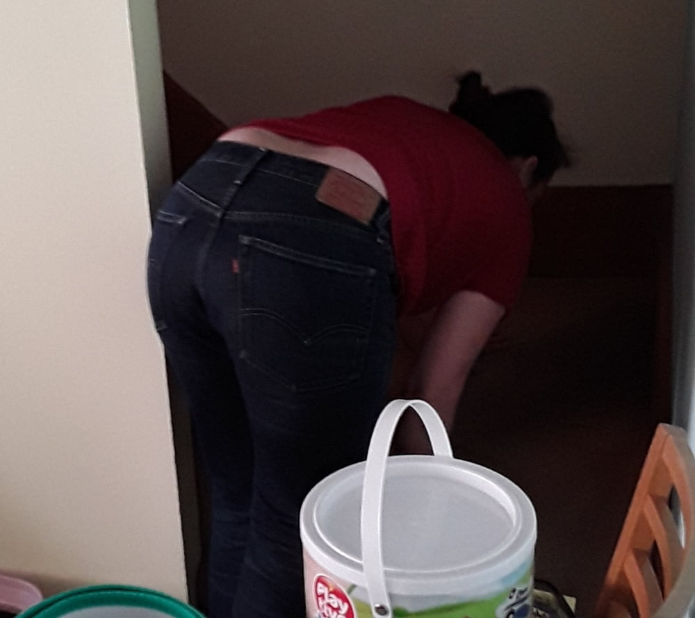 Die Frau in ihrer Levi's Sexiest Jeans.
 #97946969