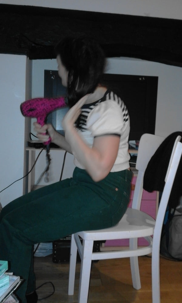 Die Frau in ihrer Levi's Sexiest Jeans.
 #97946987