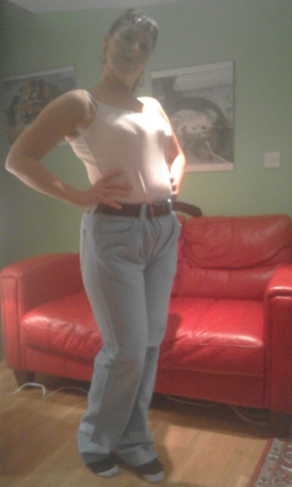 Die Frau in ihrer Levi's Sexiest Jeans.
 #97947030