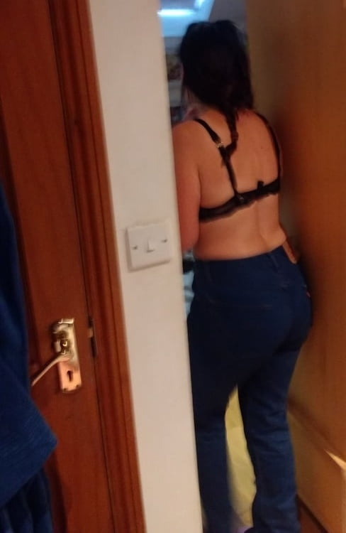 Die Frau in ihrer Levi's Sexiest Jeans.
 #97947136