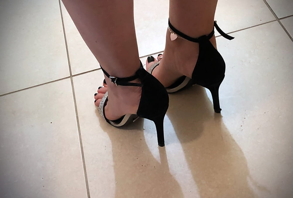Giada Feet and Heels for a Night at The Club #107287885