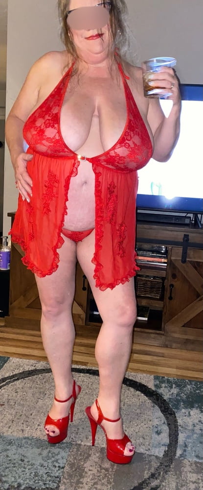 Femme bbw salope en lingerie rouge
 #106770494