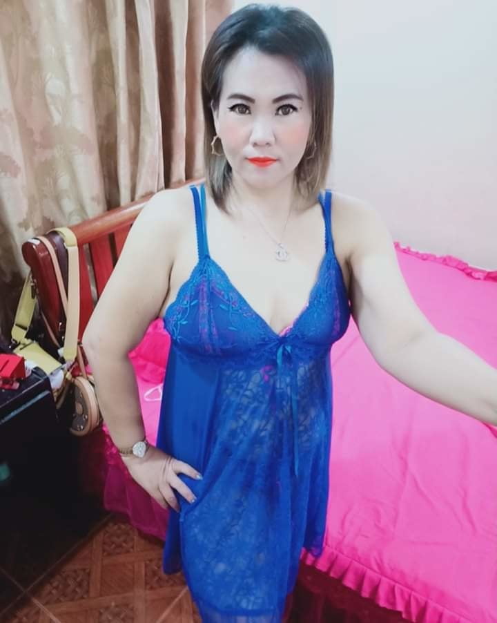 Seorang janda yang memakai baju sexy #95343804