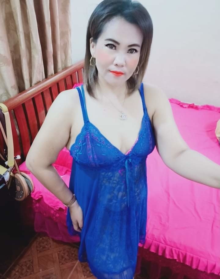 Seorang janda yang memakai baju sexy #95343810