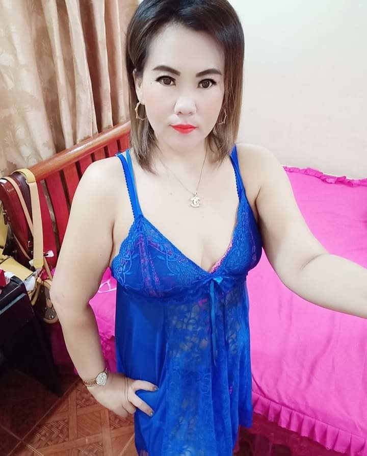 Seorang janda yang memakai baju sexy #95343813