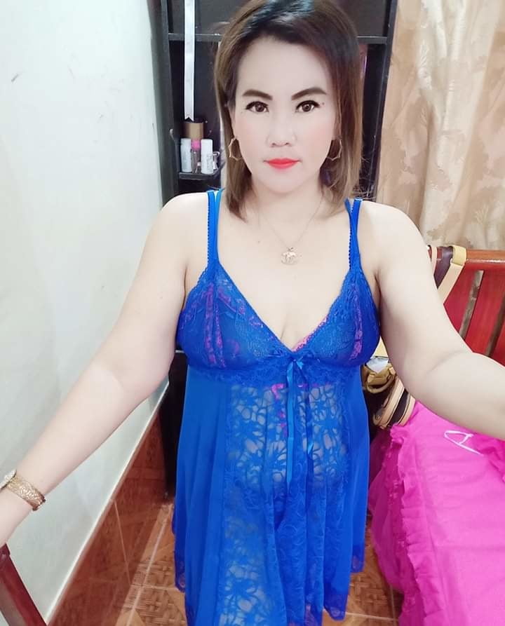 Seorang janda yang memakai baju sexy #95343816