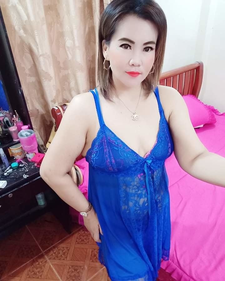Seorang janda yang memakai baju sexy #95343819