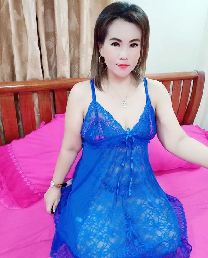 Seorang janda yang memakai baju sexy #95343822