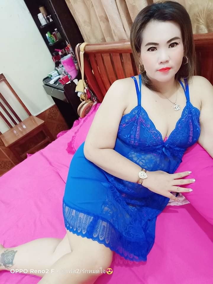 Seorang janda yang memakai baju sexy #95343827