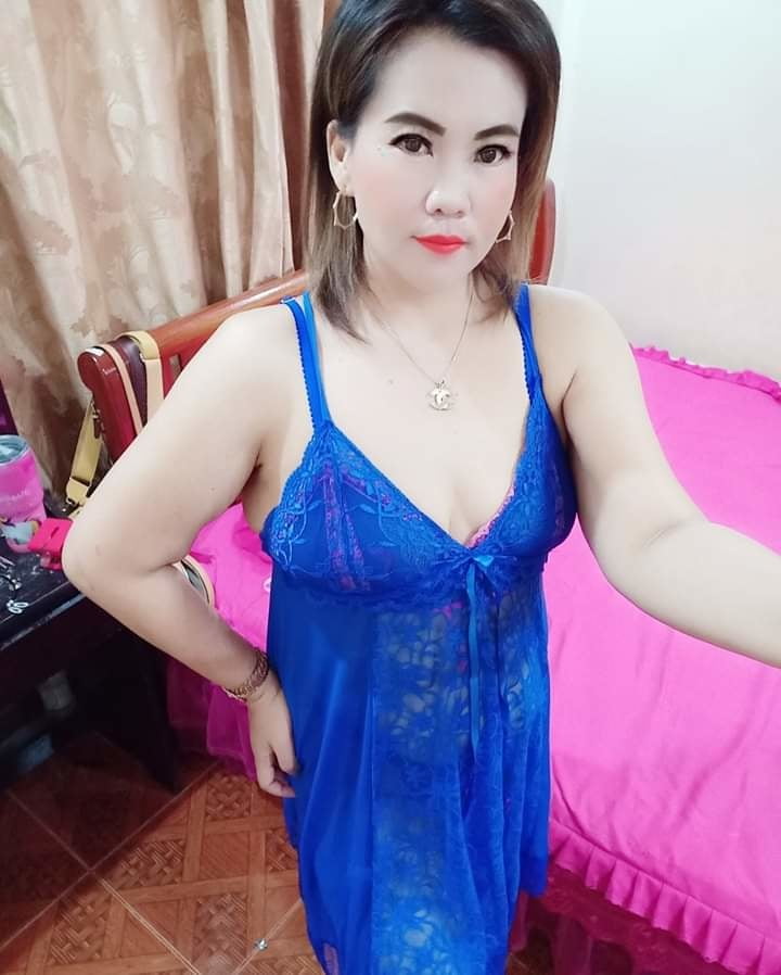 Seorang janda yang memakai baju sexy #95343833