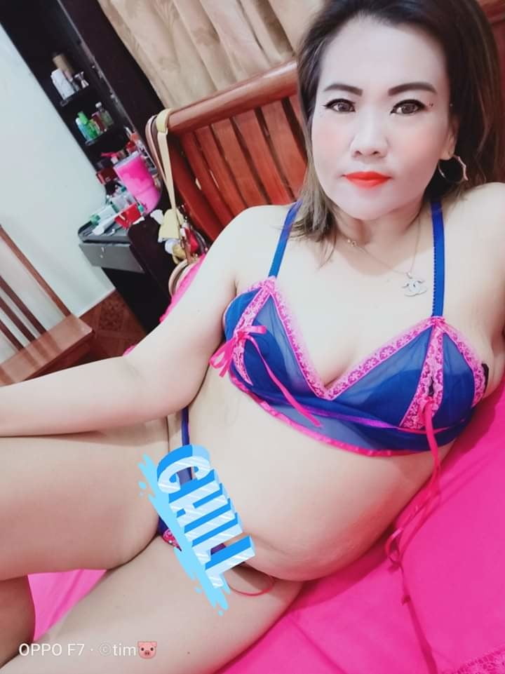 Seorang janda yang memakai baju sexy #95343897