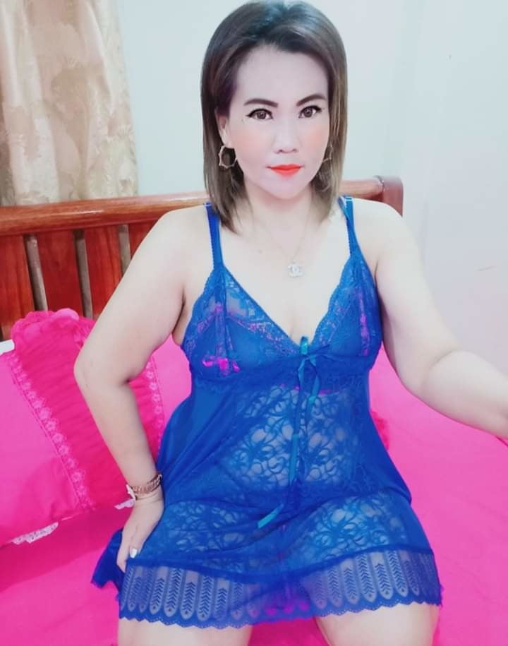 Seorang janda yang memakai baju sexy #95343951