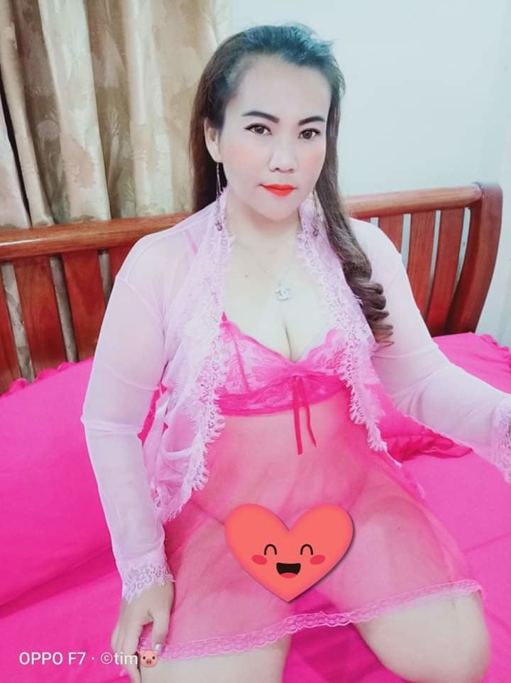 Seorang janda yang memakai baju sexy #95343978