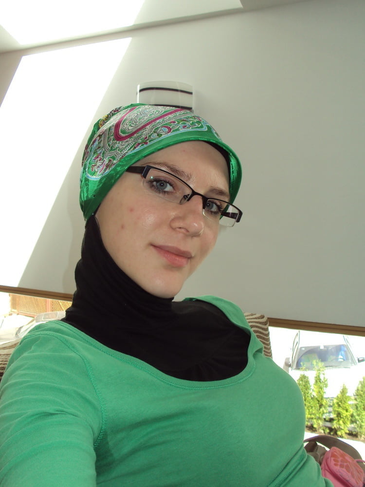 Sexy bosnischer Hijab mit Brille
 #88503995