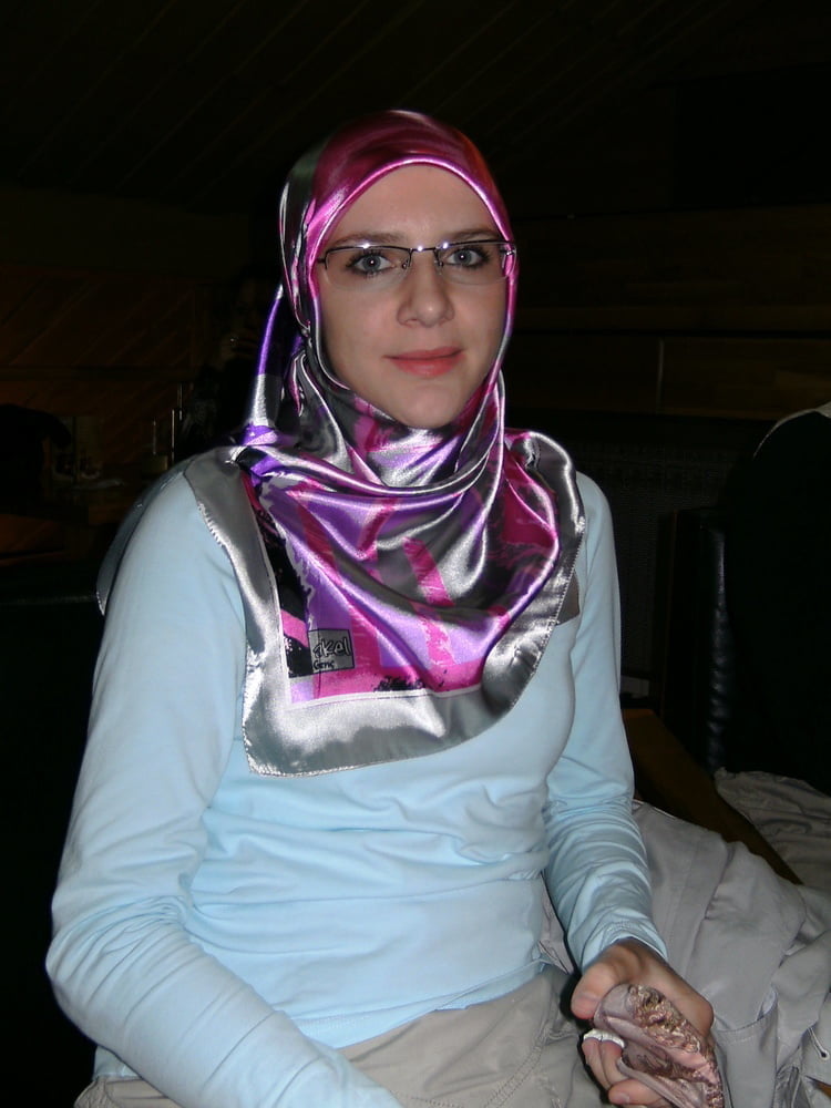 Sexy bosnischer Hijab mit Brille
 #88503997