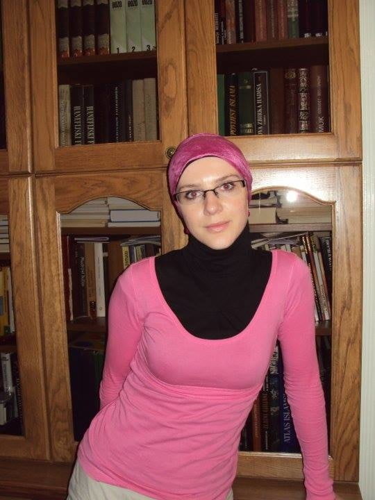 Sexy bosniaque hijab avec lunettes
 #88503999