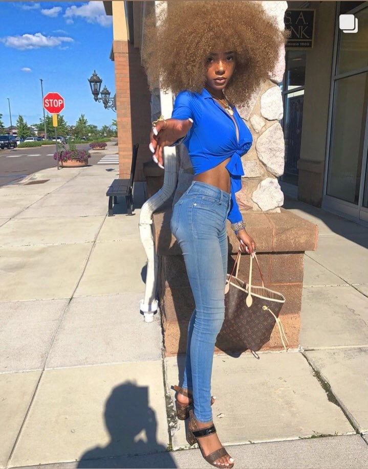 Wählen Sie eine Farbe
 #100621231