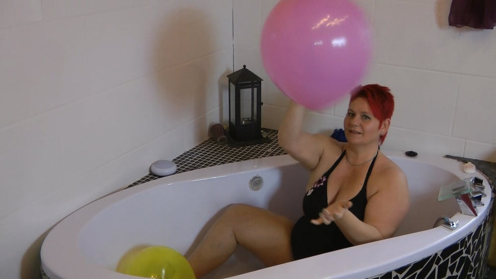 Balloon Session In The Tub 4044823