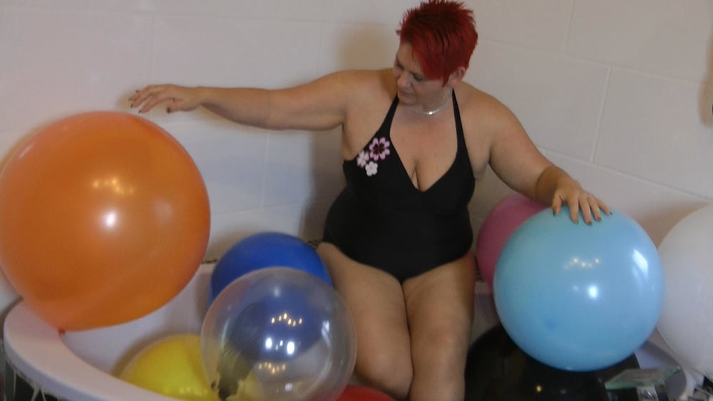 Balloon Session In The Tub 4044823