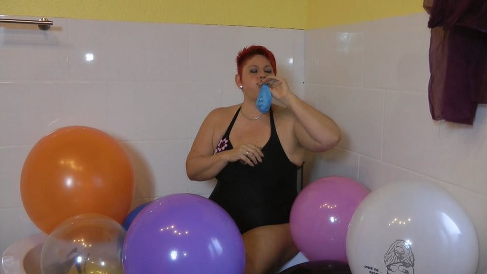 Balloon session in the tub #107147524