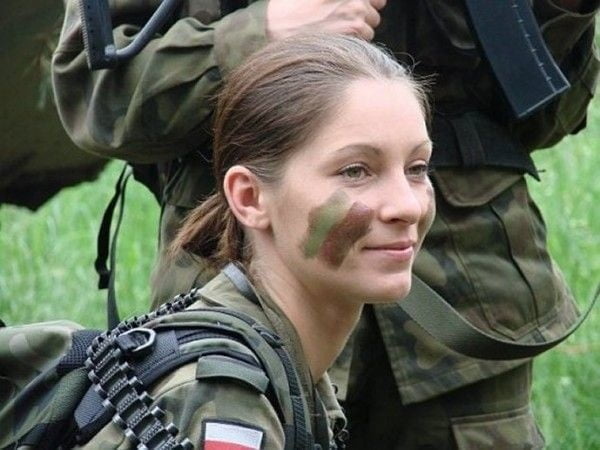 ポーランド女性兵士
 #99585781