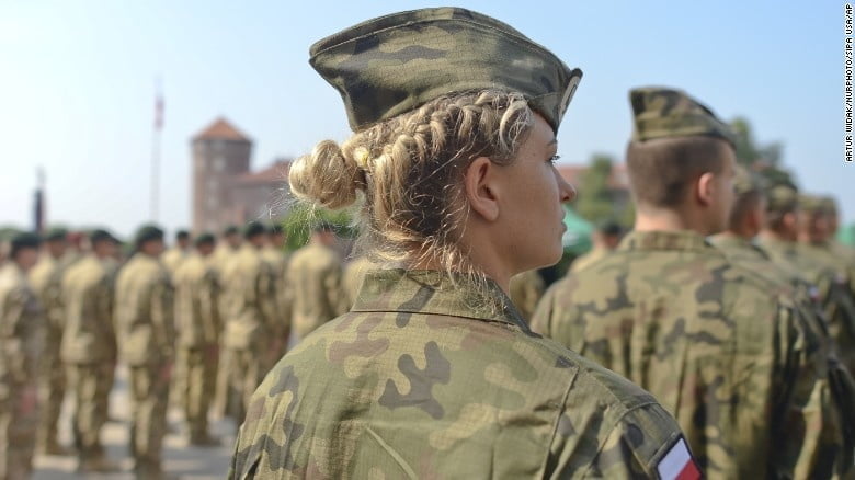 ポーランド女性兵士
 #99585786