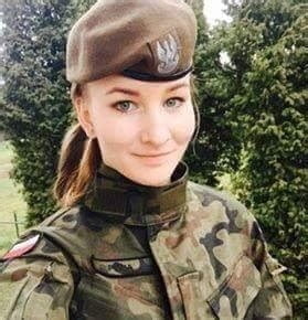 ポーランド女性兵士
 #99585798