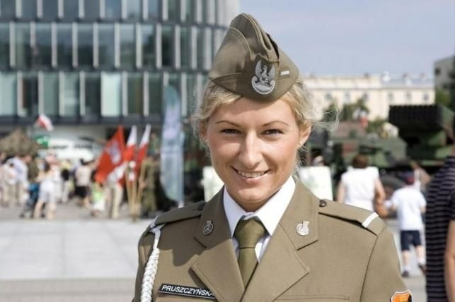 ポーランド女性兵士
 #99585807