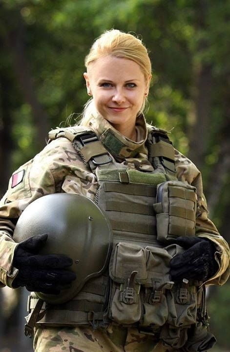 ポーランド女性兵士
 #99585828
