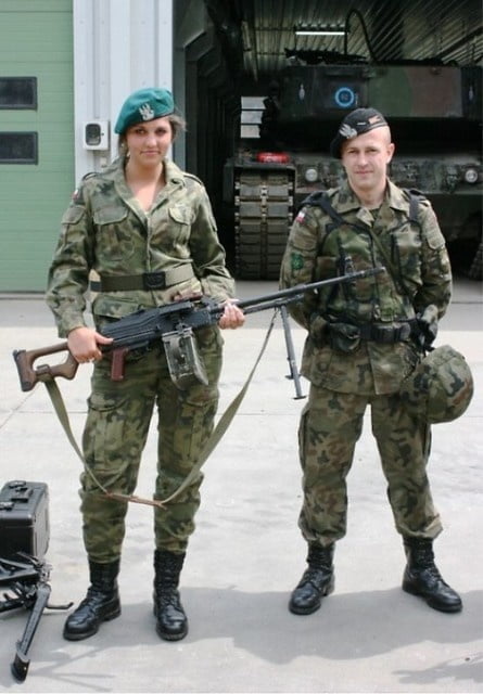 ポーランド女性兵士
 #99585834
