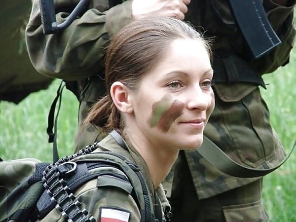 ポーランド女性兵士
 #99585890