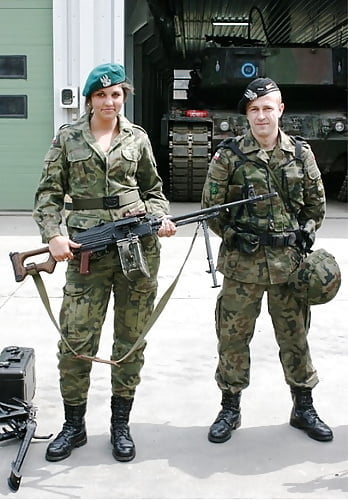 ポーランド女性兵士
 #99585901