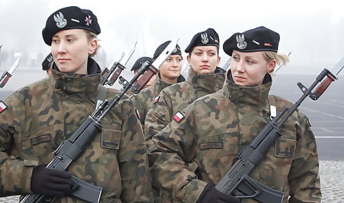 ポーランド女性兵士
 #99585907