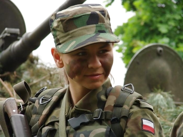 ポーランド女性兵士
 #99585910