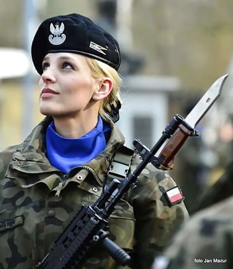 ポーランド女性兵士
 #99585919