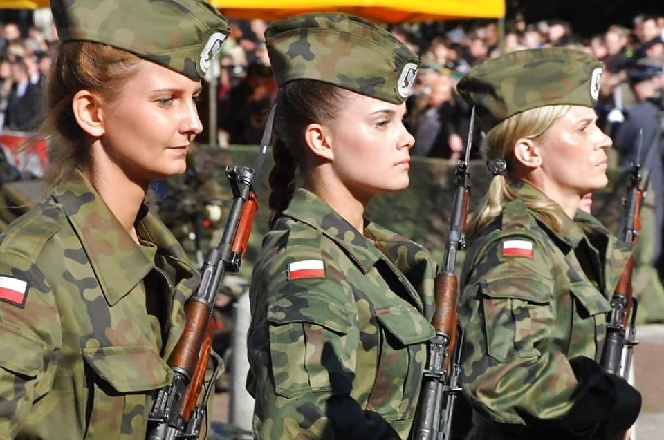ポーランド女性兵士
 #99585928