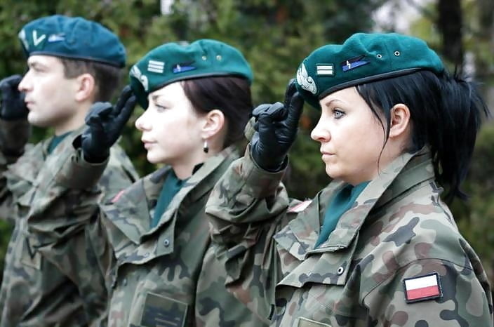 ポーランド女性兵士
 #99585931