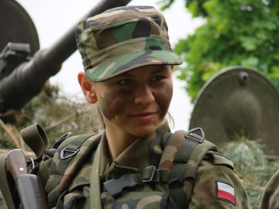 ポーランド女性兵士
 #99585946
