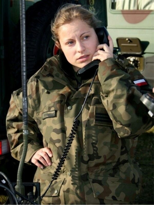 ポーランド女性兵士
 #99585955