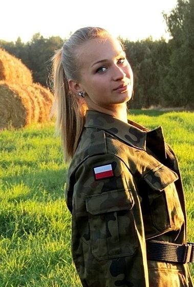 ポーランド女性兵士
 #99585972