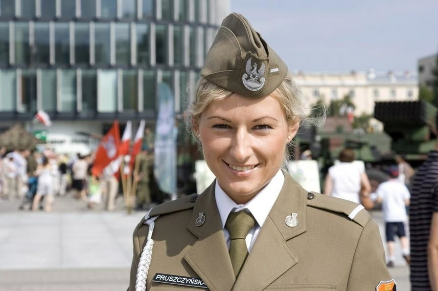 ポーランド女性兵士
 #99585975