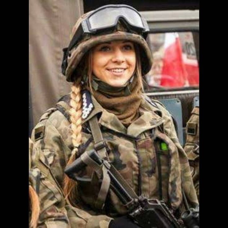 ポーランド女性兵士
 #99585978