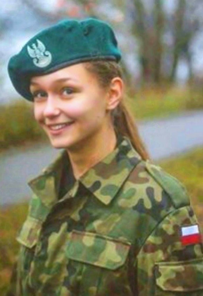 ポーランド女性兵士
 #99585981